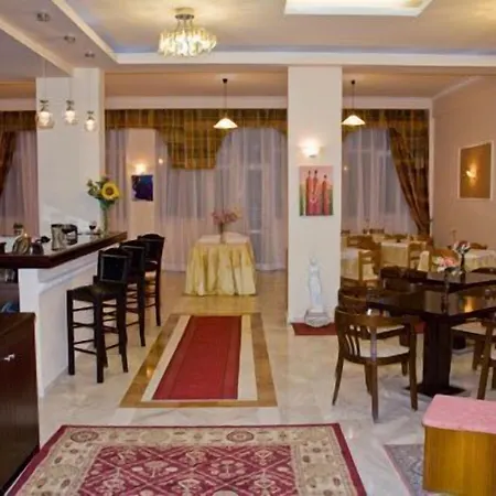 阿莱克斯由酒店 3* 卡兰巴卡