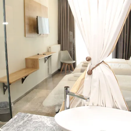 阿莱克斯由酒店 酒店